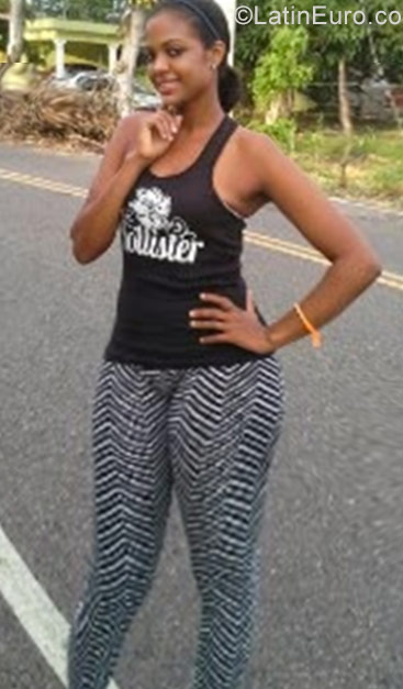 Date this hard body Dominican Republic girl Laura from Castillo DO28617