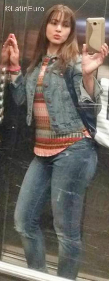 Date this athletic Colombia girl Giselle from  CO21405