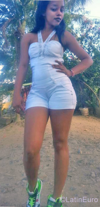 Date this sensual Dominican Republic girl Carolina from Santo Domingo DO28817