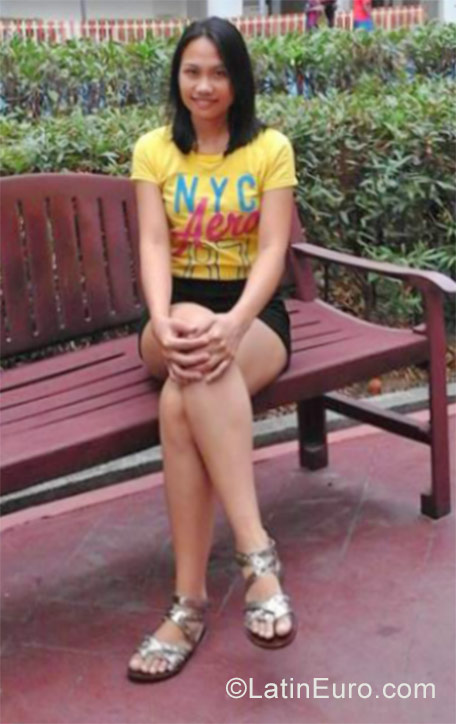 Date this happy Singapore girl Rheda from Singapore PH958