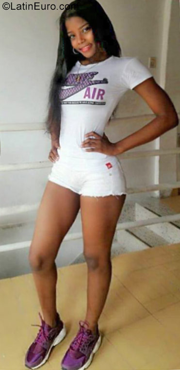 Date this gorgeous Colombia girl Linda from Cali CO21556