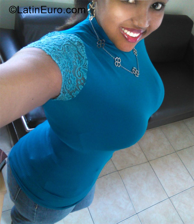 Date this sultry Dominican Republic girl Elizabeth from Santo Domingo DO28879