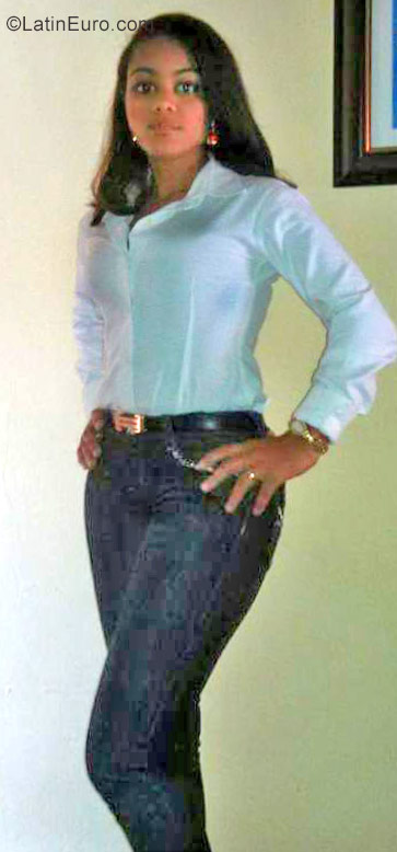 Date this charming Dominican Republic girl Glenny from La Romana DO40303