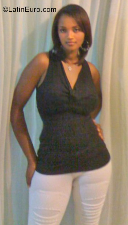 Date this tall Dominican Republic girl Claudia from Santiago DO35982