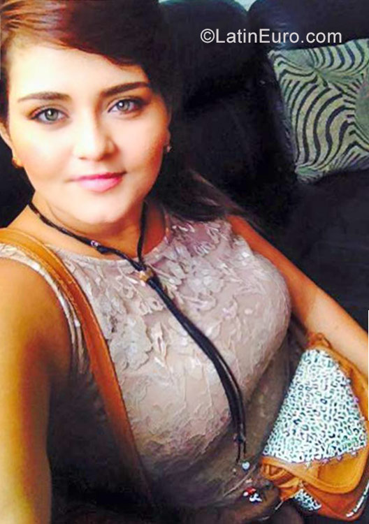 Date this sultry Colombia girl Julieth from Bucaramanga CO21626