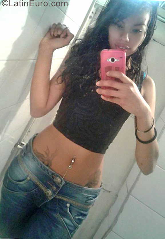 Date this beautiful Colombia girl Paola from Bogota CO24595