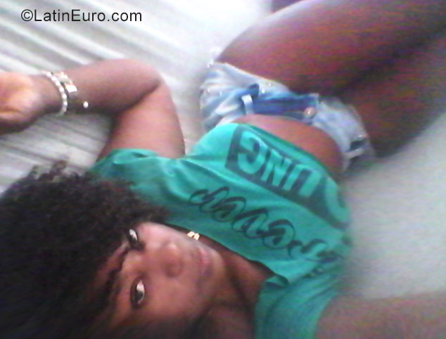 Date this voluptuous Brazil girl Catiene from Salvador BR10594