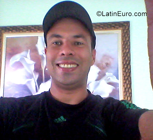 Date this delightful Brazil man Edmo from Belo Horizonte BR10077