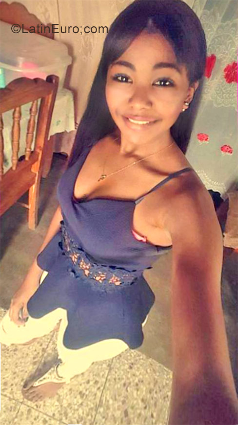 Date this sensual Dominican Republic girl Isabel from Santo Domingo DO29082