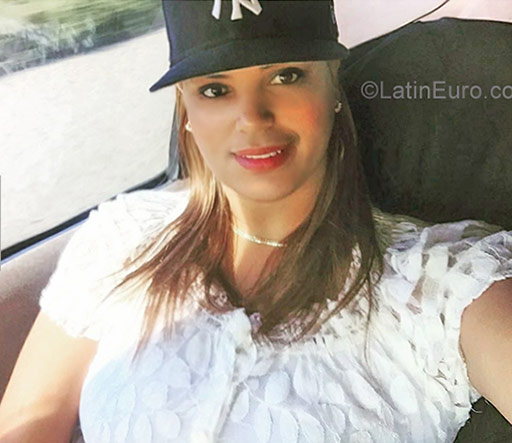 Date this funny Dominican Republic girl La bella from Valverde, Mao DO29097