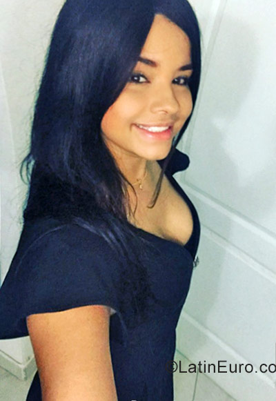 Date this nice looking Colombia girl Eskarly from Cartagena CO21751