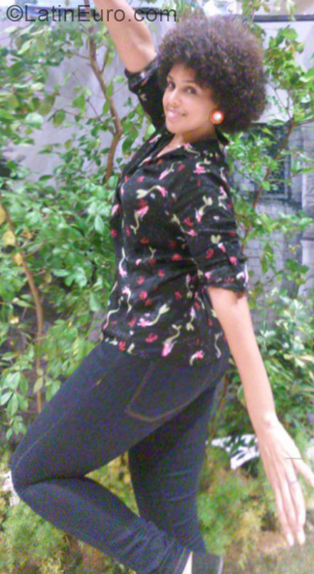 Date this attractive Dominican Republic girl Yeimy from Santo Domingo DO29215