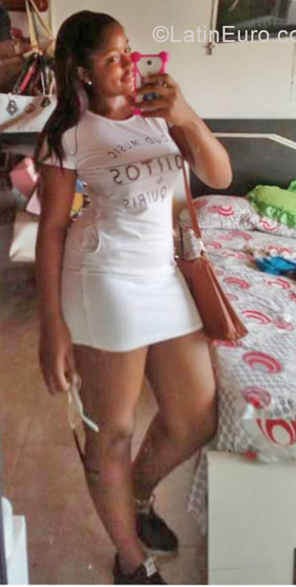 Date this cute Colombia girl Dayana from Apartado CO21809
