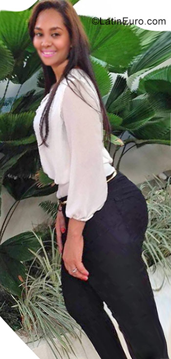 Date this stunning Dominican Republic girl YESILEN from Santiago DO29274
