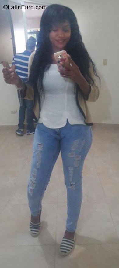 Date this sultry Dominican Republic girl Marianely from Santiago DO29286