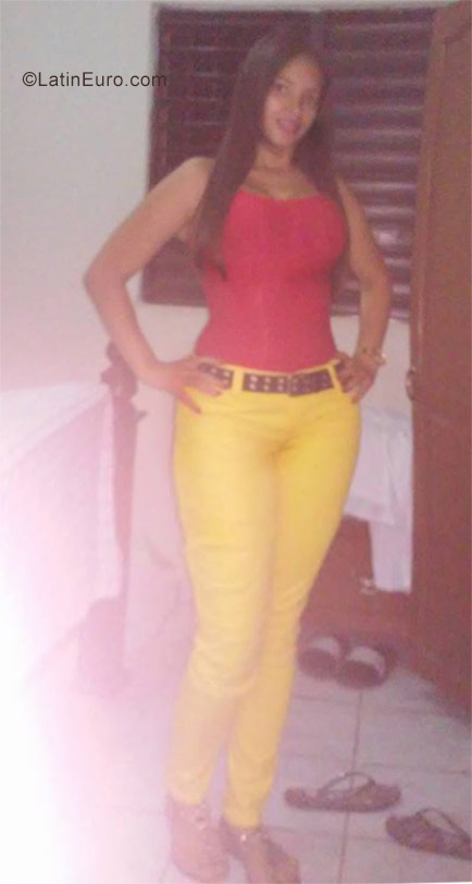 Date this georgeous Dominican Republic girl Magnolia from Santiago DO29298