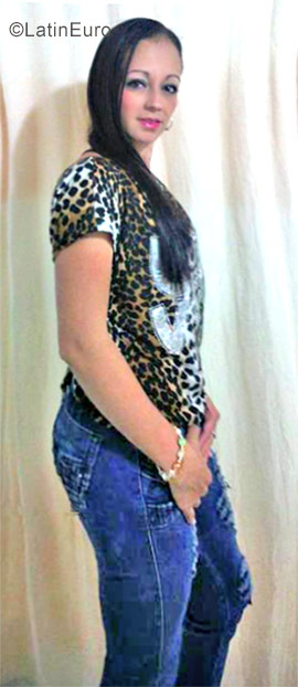 Date this pretty Colombia girl Zamara from Armenia CO21841