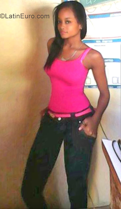 Date this hard body Dominican Republic girl Yaddy from San Cristobal DO29381
