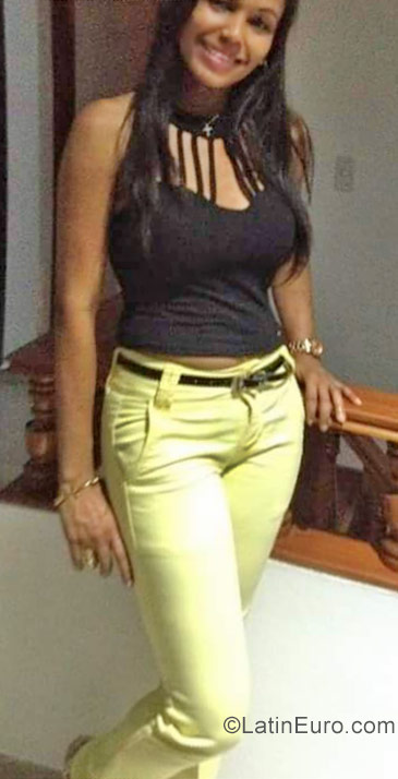 Date this hot Colombia girl Elizabeth from Cali CO21950