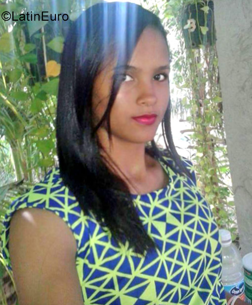 Date this stunning Dominican Republic girl Dara from Santiago DO29547