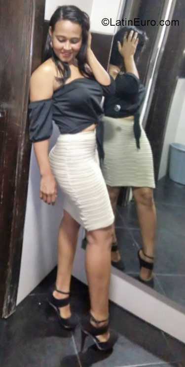 Date this attractive Dominican Republic girl Isabel from Santiago DO29614