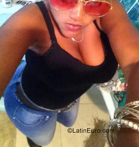 Date this stunning Dominican Republic girl Yordania from Santo Domingo DO29613