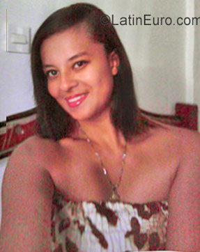 Date this sensual Colombia girl Yuri from Cali CO21997