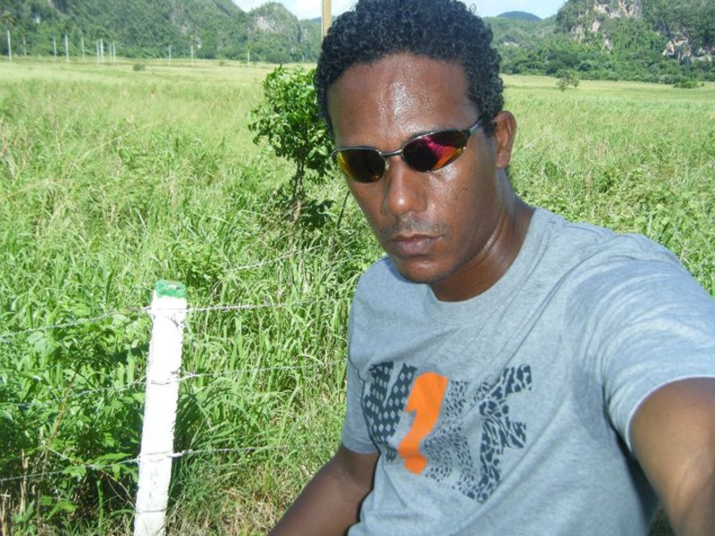 Date this happy Angola man Sandro from Luanda AO84