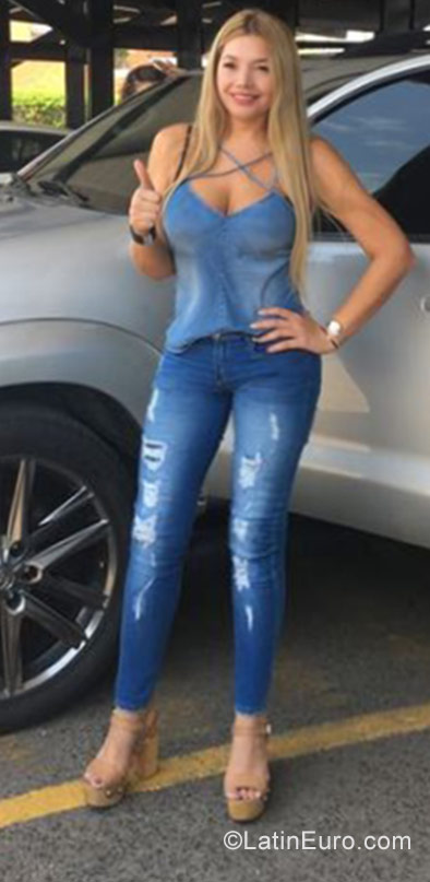 Date this hot Colombia girl Viviana from Barranquilla CO22027
