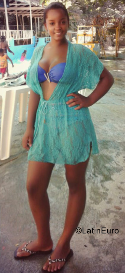 Date this voluptuous Dominican Republic girl Mary from Santo Domingo DO29706