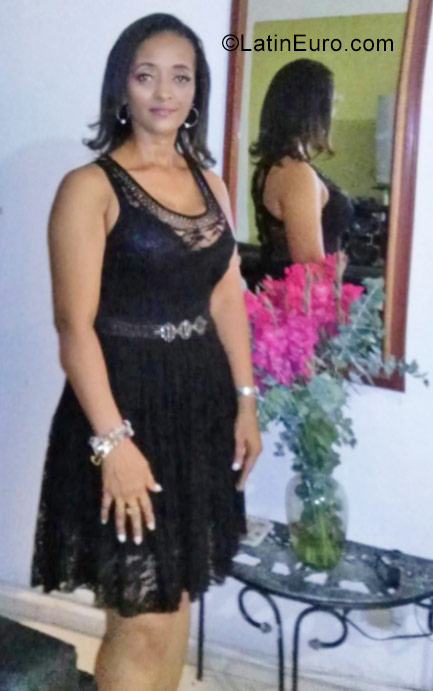 Date this young Colombia girl Casandra from Cali CO22040