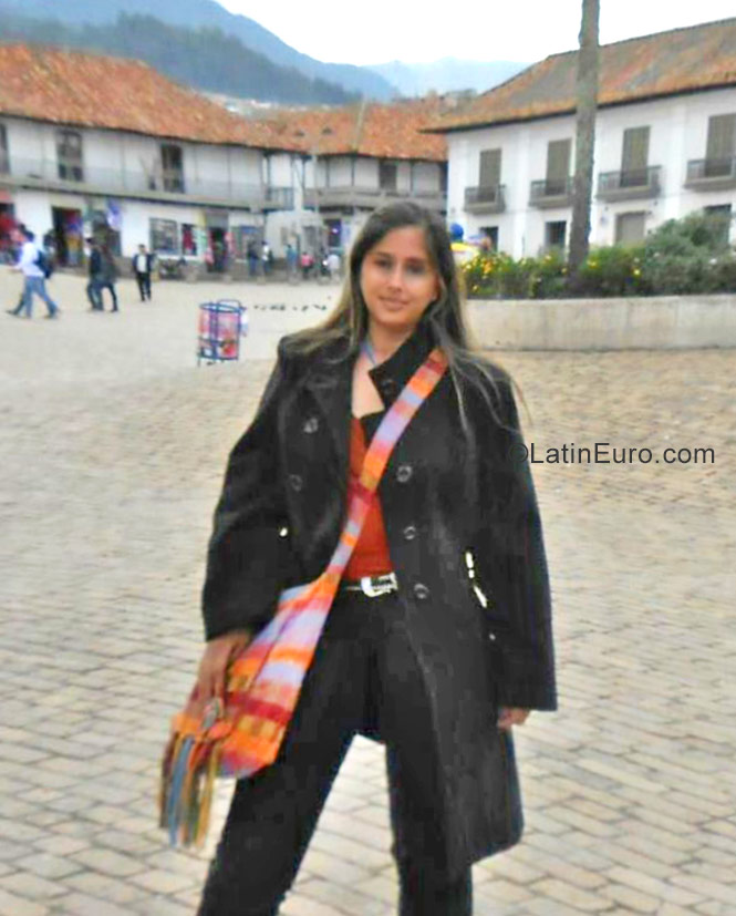 Date this stunning Venezuela girl Rubi from Caracas VE862