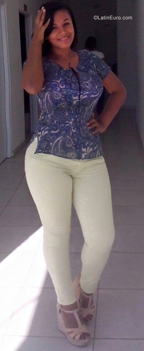 Date this good-looking Dominican Republic girl Esthefany from Santo Domingo DO29872