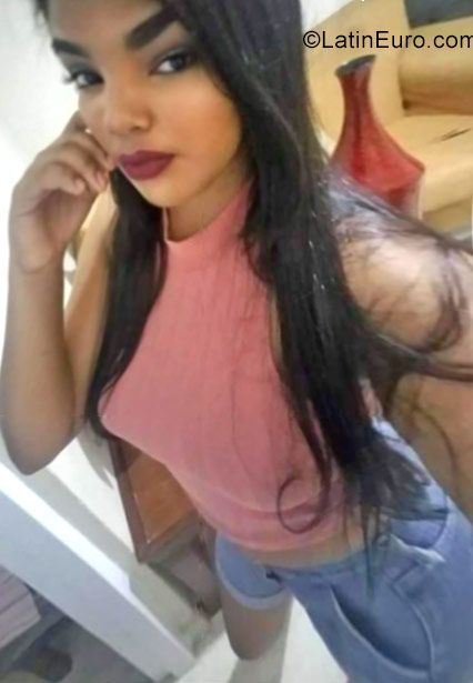 Date this exotic Dominican Republic girl Esmeralda from Santiago DO29897