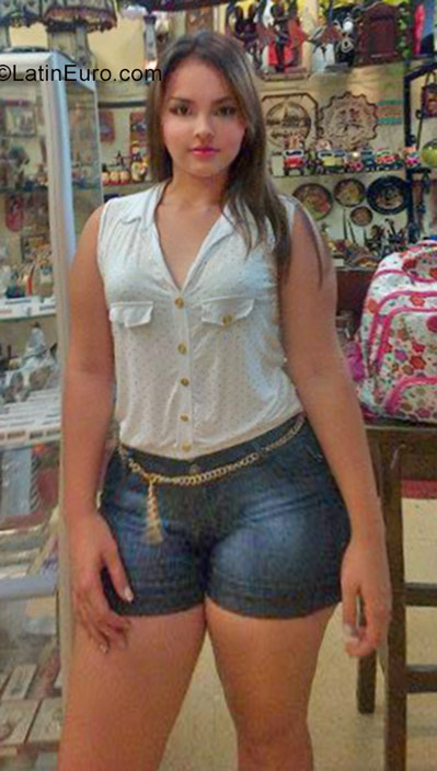 Date this funny Colombia girl Angela paola from Cali CO22127