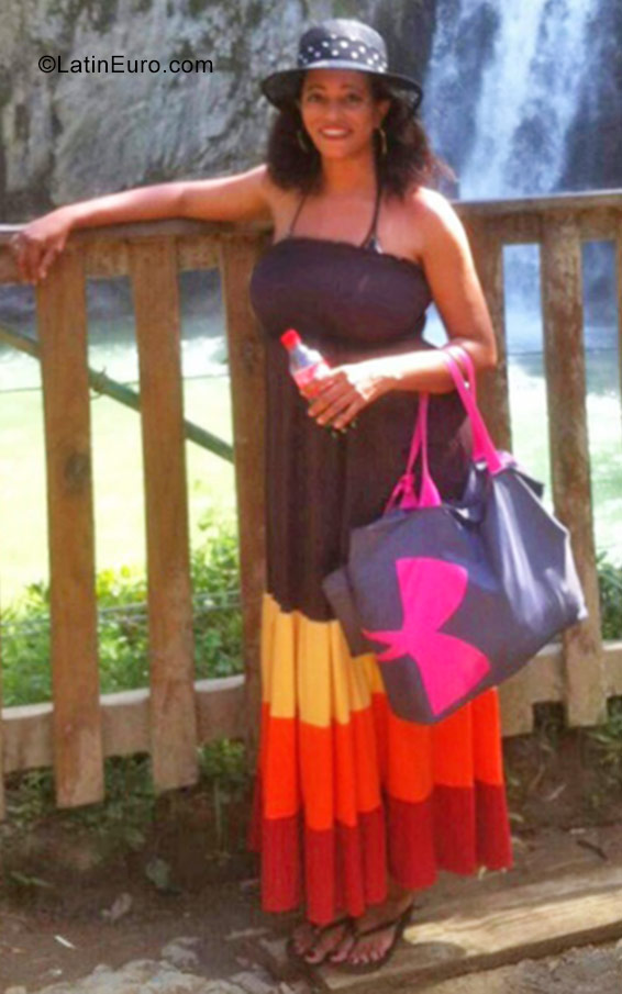 Date this good-looking Dominican Republic girl Mara from Santo Domingo DO29966