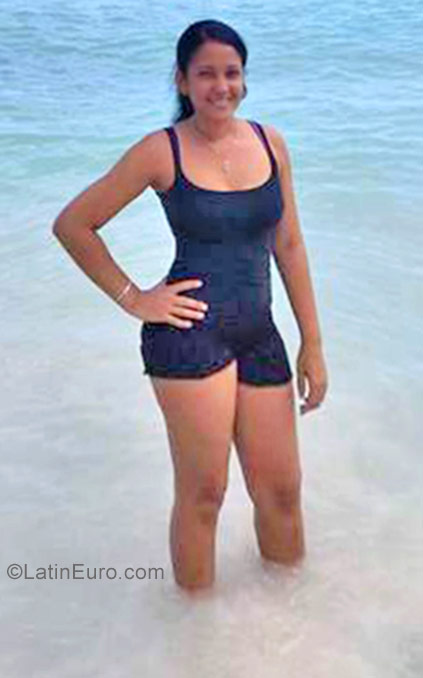 Date this attractive Dominican Republic girl Valentina from La Romana DO30003