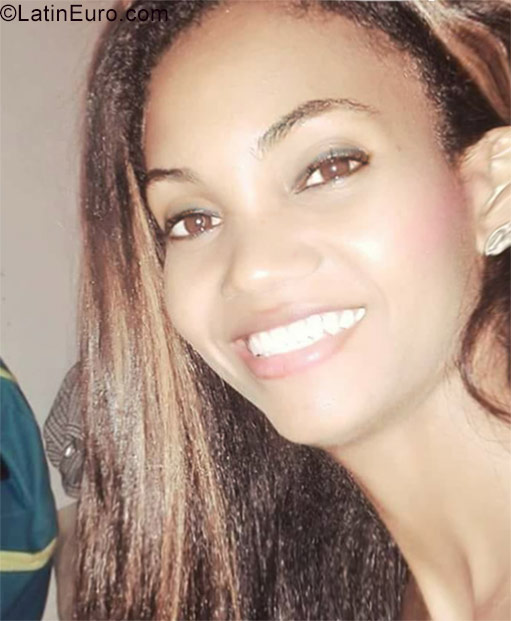 Date this nice looking Dominican Republic girl Della from Santiago DO30020
