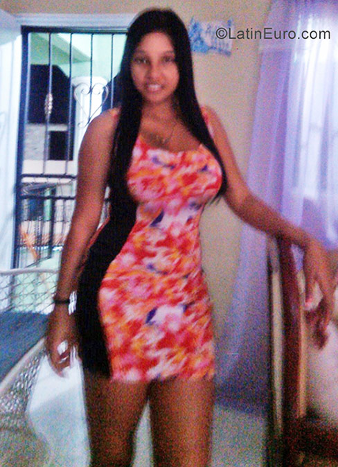 Date this passionate Dominican Republic girl Yamilex from Santo Domingo DO30072