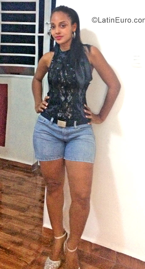Date this pretty Dominican Republic girl Johanna from Santo Domingo DO30074