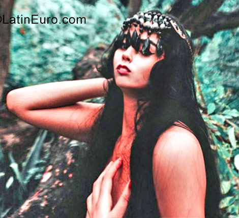 Date this gorgeous Dominican Republic girl Luisa from Santo Domingo DO30096