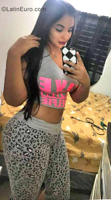 Date this funny Dominican Republic girl Esmeralda from Santiago DO30127