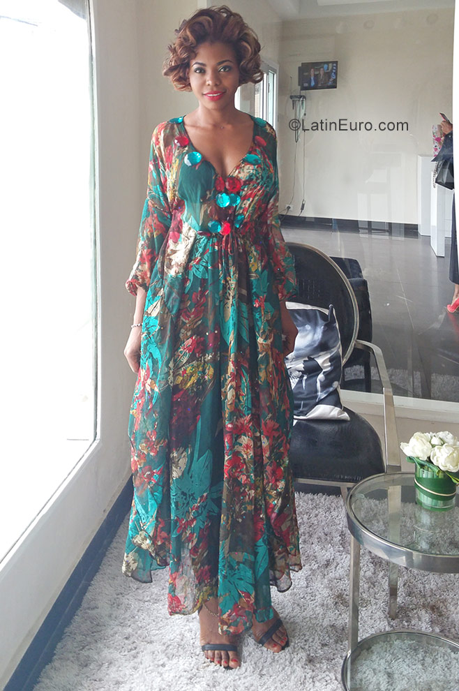 Date this foxy Senegal girl Patricia from Dakar SN245