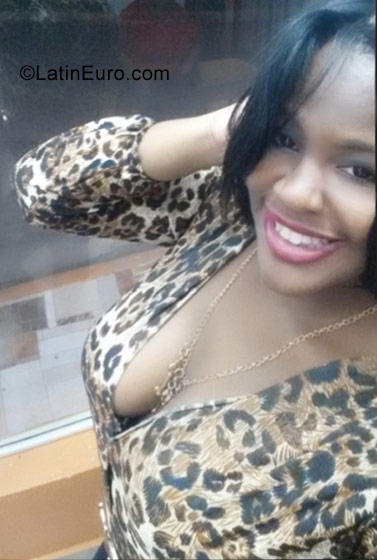 Date this good-looking Dominican Republic girl Viviana from Santo Domingo DO30146