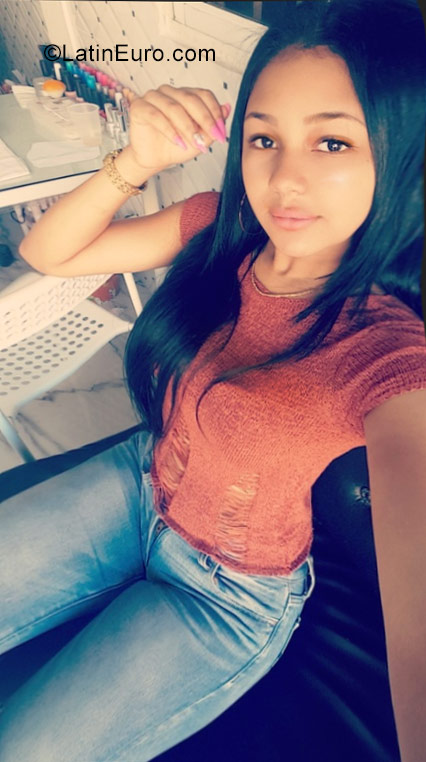 Date this athletic Dominican Republic girl Nati from Santo Domingo DO30173