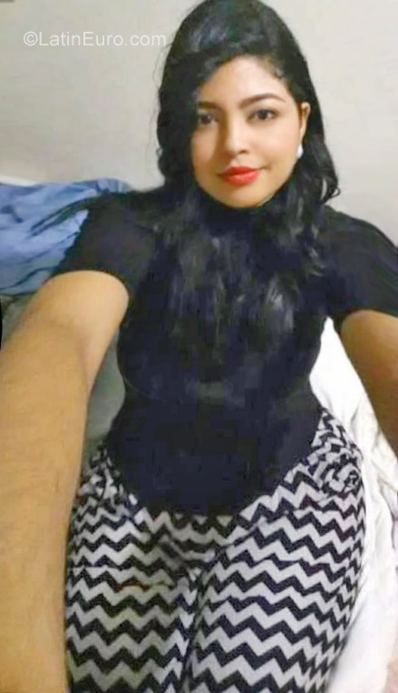 Date this young Dominican Republic girl Paloma from Santo Domingo DO38702