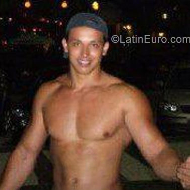Date this nice looking Brazil man Marcos from Curitba BR10269