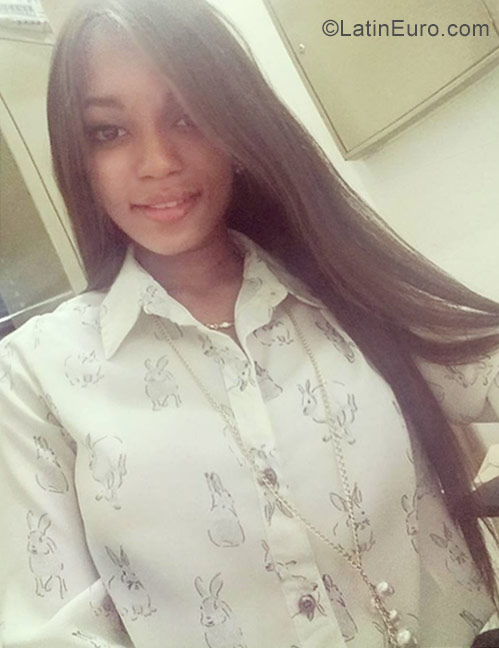 Date this pretty Dominican Republic girl Arlene from Santo Domingo DO31549