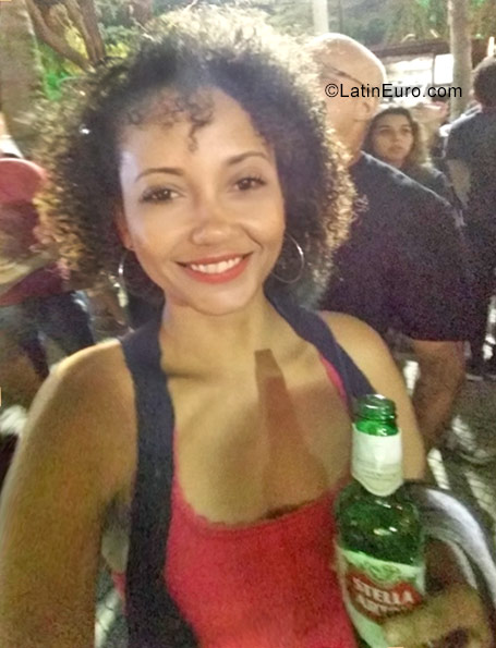 Date this athletic Brazil girl Vanessa from Rio de Janeiro BR10274