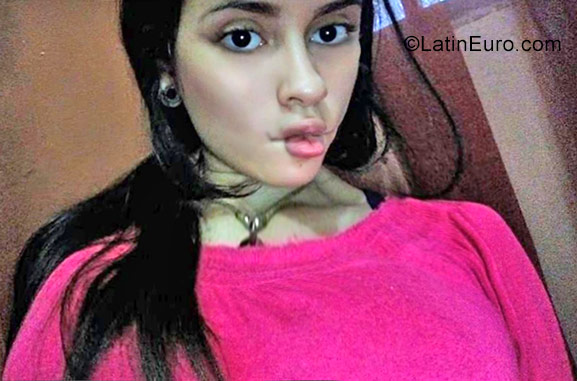 Date this beautiful Venezuela girl Fernanda from Caracas VE942